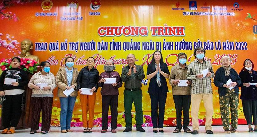 Thường trực HĐND tỉnh thăm, tặng quà, chúc Tết Quý Mão 2023 các gia đình chính sách, người có hoàn cảnh khó khăn, bị ảnh hưởng bão, lũ