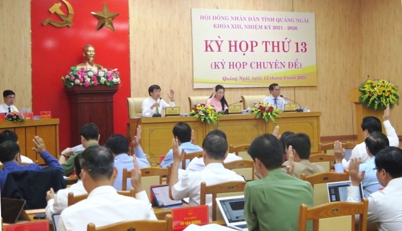 HĐND tỉnh thông qua nghị quyết sửa đổi, bổ sung chính sách hỗ trợ cho cán bộ, công chức được luân chuyển, điều động trên địa bàn tỉnh.