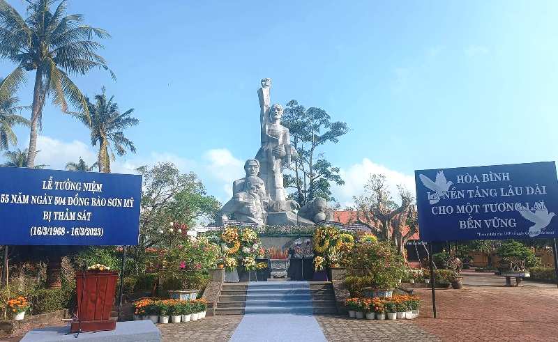 Thường trực HĐND tỉnh và lãnh đạo Đoàn ĐBQH tỉnh dự Lễ tưởng niệm 55 năm ngày 504 người dân Sơn Mỹ bị thảm sát (16/3/1968 - 16/3/2023)