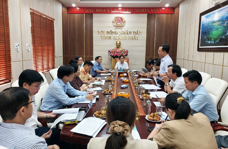 Ban Pháp chế họp thẩm tra chủ trương đầu tư Dự án đầu tư điện chiếu sáng trên tuyến Quốc lộ 1, đoạn qua huyện Mộ Đức và thị xã Đức Phổ