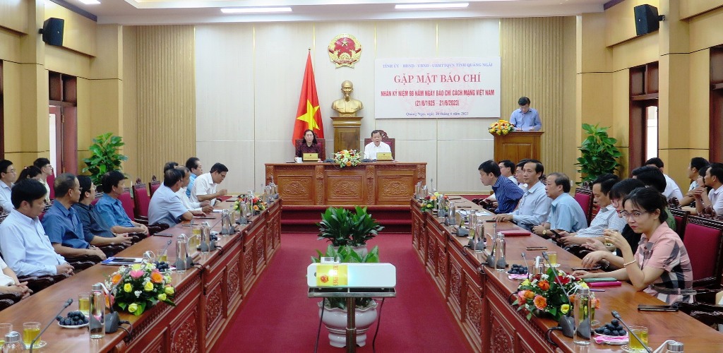 Lãnh đạo tỉnh gặp mặt báo chí nhân kỷ niệm 98 năm ngày Báo chí Cách mạng Việt Nam