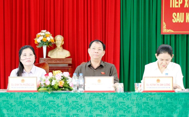 Đoàn ĐBQH tỉnh tiếp xúc cử tri xã Hành Đức