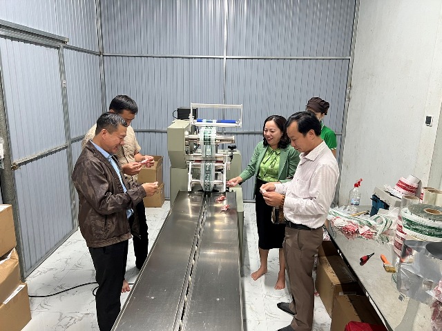 Ban Văn hóa - Xã hội HĐND tỉnh đi giám sát việc thực hiện các quy định về an toàn thực phẩm tại một số cơ sở sản xuất, kinh doanh thực phẩm thuộc phạm vi quản lý của Sở Nông nghiệp và Phát triển nông thôn