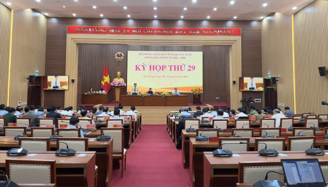 Hội đồng nhân dân tỉnh thảo luận tình hình kinh tế-xã hội