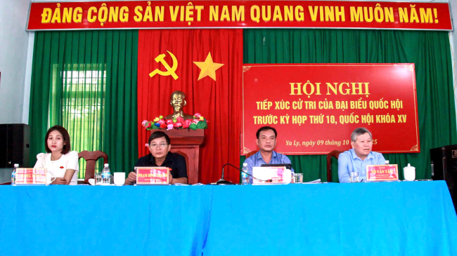 Trưởng Đoàn đại biểu Quốc hội tỉnh tiếp xúc cử tri xã Ya Ly