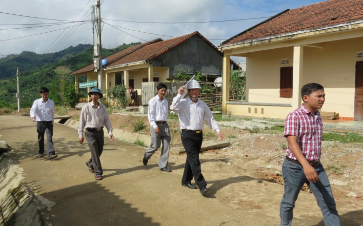 Trong các ngày 03, 04 và 05/12/2014 Ban Dân tộc HĐND tỉnh khảo sát tình hình thực hiện nhiệm vụ phát triển kinh tế - xã hội và các chương trình, chính sách đầu tư cho đồng bào dân tộc và miền núi năm 2014 tại các huyện Tây Trà, Ba Tơ và Sơn Tây.